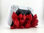 Декоративна 3D Стойка за PS5 Контролер – Кристален Дизайн