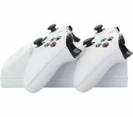 Зарядна станция VENOM за 2 Xbox One контролера + 2 батерии с капацитет 700 mAh