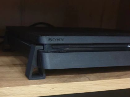 Крачета за PS4 Slim – Повдигнат дизайн за по-добра вентилация