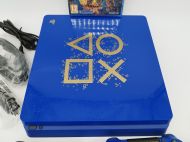 Комплект SONY PlayStation 4 Slim Days of Play 500GB + чисто нова Octopath Traveler II